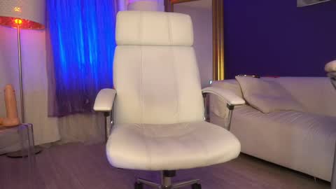 Snapshot of tais_athena chatting on 03-05-25, 03:40 Margo online show from 03-05-25, 03:40