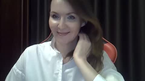 Snapshot of taisialucky77 chatting on 10-17-25, 06:54 taisialucky77 online show from 10-17-25, 06:54