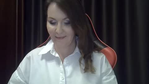 Snapshot of taisialucky77 chatting on 10-19-25, 05:02 taisialucky77 online show from 10-19-25, 05:02