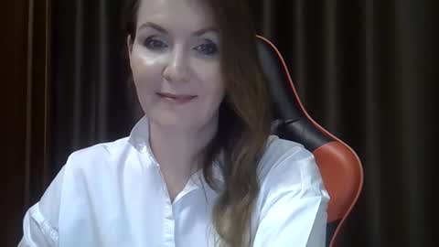 Snapshot of taisialucky77 chatting on 10-27-25, 06:45 taisialucky77 online show from 10-27-25, 06:45