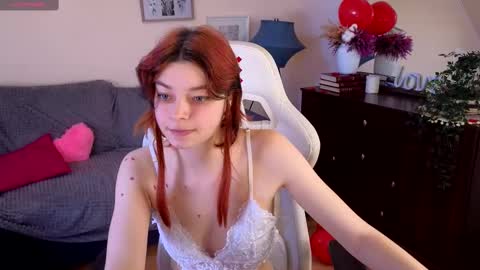 Lizzy online show from 02-19-25, 06:11