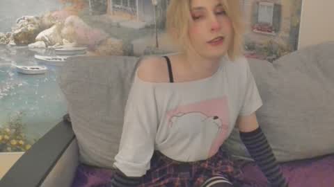 Snapshot of taka_s_paintroom chatting on 12-18-24, 03:37 Taka online show from 12-18-24, 03:37