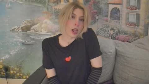 Snapshot of taka_s_paintroom chatting on 10-21-25, 11:22 Taka online show from 10-21-25, 11:22