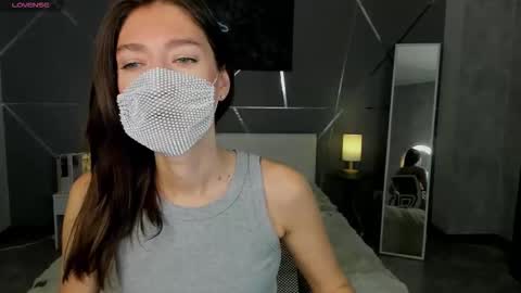 Sasha online show from 10-23-25, 01:38