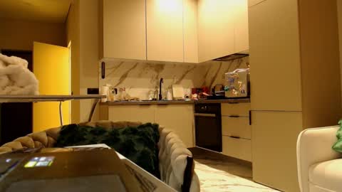  Kira  online show from 01-22-25, 10:50