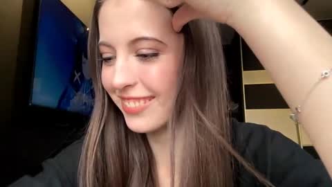 Snapshot of tamikawieand chatting on 11-09-25, 11:52 Sasha online show from 11-09-25, 11:52