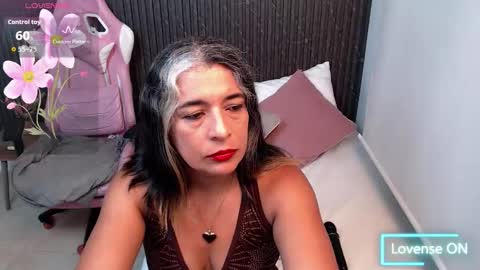 Snapshot of tammylynn45 chatting on 10-04-25, 11:19 Tammy Lynn online show from 10-04-25, 11:19