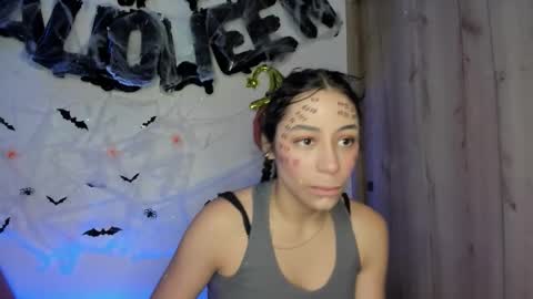 tania06 online show from 10-31-25, 01:34