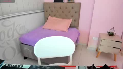 Tania  online show from 09-17-25, 01:57