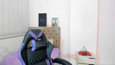 Tania  online show from 10-31-25, 01:34