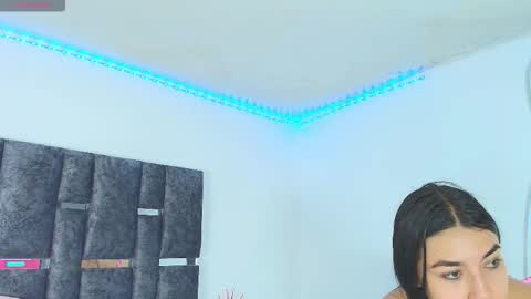 Snapshot of taniamilan chatting on 10-11-25, 11:31 Tania online show from 10-11-25, 11:31