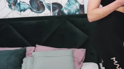 Snapshot of taniyagrey chatting on 02-14-25, 11:31 tanyaGrey online show from 02-14-25, 11:31