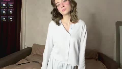 Mia online show from 04-01-26, 06:14