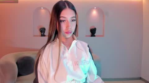 Snapshot of taralawrence chatting on 12-18-25, 03:23 Tara Lawrence online show from 12-18-25, 03:23