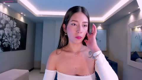 Snapshot of taralawrence chatting on 01-17-26, 03:33 Tara Lawrence online show from 01-17-26, 03:33