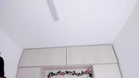  T A R A  online show from 09-14-25, 04:11