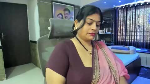 Snapshot of tarivishu23 chatting on 10-22-25, 02:34 tarivishu23 online show from 10-22-25, 02:34