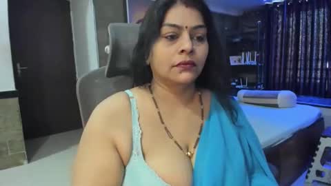 Snapshot of tarivishu23 chatting on 10-24-25, 01:35 tarivishu23 online show from 10-24-25, 01:35