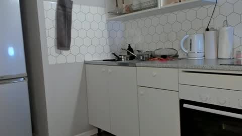 Tate online show from 12-15-24, 07:31