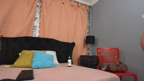 Snapshot of tatiana_jaramillo chatting on 10-20-25, 12:38 tatiana online show from 10-20-25, 12:38