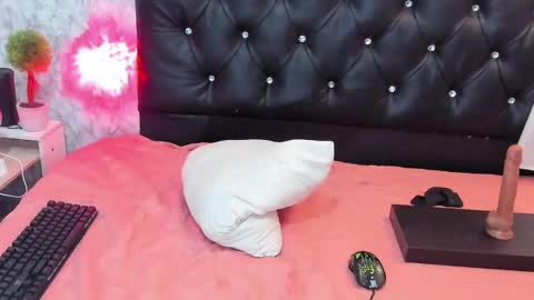 Snapshot of tatiana_lopez19 chatting on 01-21-25, 07:58 Tatiana online show from 01-21-25, 07:58