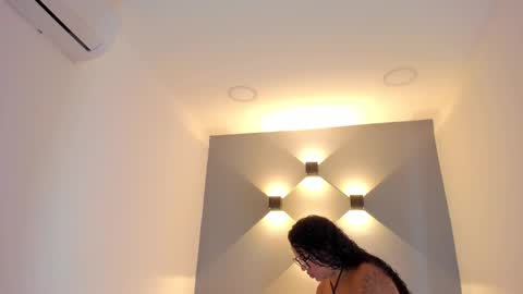 Tati online show from 10-19-25, 04:02