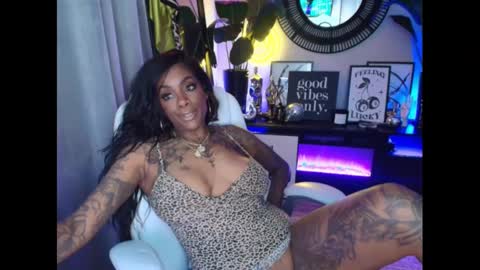 Snapshot of tatted_vixen chatting on 01-03-25, 02:43 Tatted Queen online show from 01-03-25, 02:43