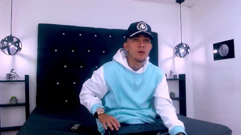 Snapshot of tattoo22_ chatting on 11-17-25, 12:22 Tattoo online show from 11-17-25, 12:22