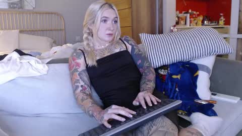 tattoobbgirl online show from 03-05-25, 04:35