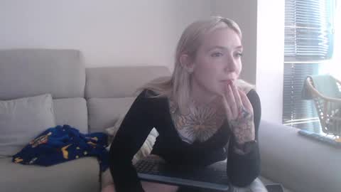 tattoobbgirl online show from 11-12-25, 01:00