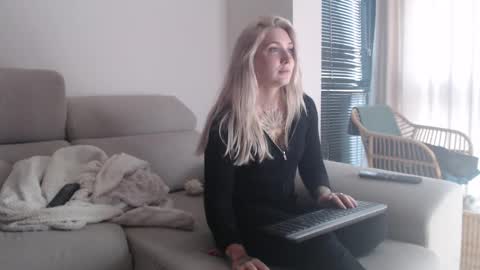 tattoobbgirl online show from 12-18-25, 04:13