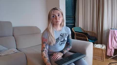 tattoobbgirl online show from 01-17-26, 04:11
