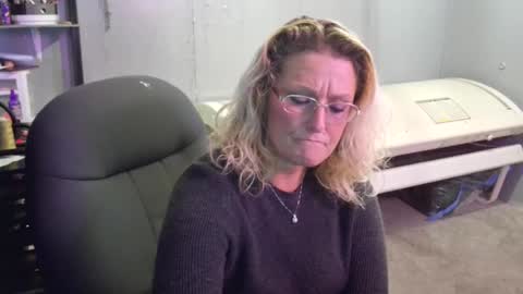 Lisa Lovely online show from 01-22-25, 10:26