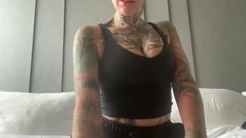 tattooedlucy_ online show from 12-01-25, 05:56
