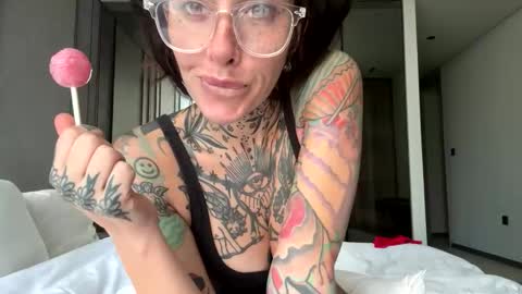 tattooedlucy_ online show from 01-14-26, 11:49