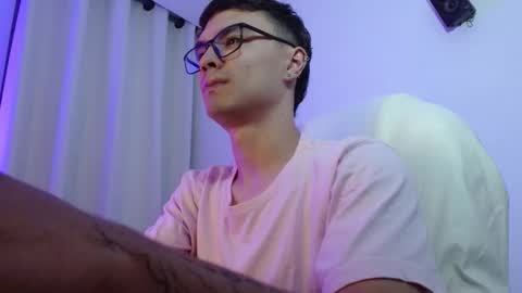 Snapshot of taurus4k chatting on 11-13-25, 01:04 taurus4k online show from 11-13-25, 01:04