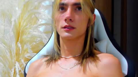 tayler_swift1 online show from 10-30-25, 12:12