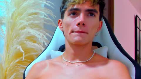 tayler_swift1 online show from 01-10-26, 07:48