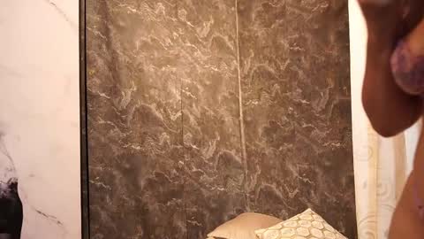 Teylor  Kim online show from 10-21-25, 08:20