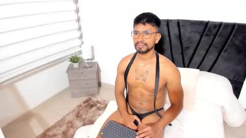 taylormaccurdy_ online show from 10-09-25, 03:21