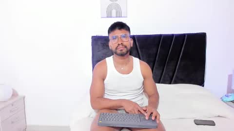 taylormaccurdy_ online show from 11-04-25, 03:44