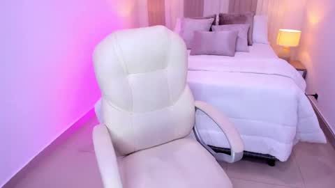 Snapshot of taylorr_hills chatting on 10-24-25, 08:49 Taylor online show from 10-24-25, 08:49