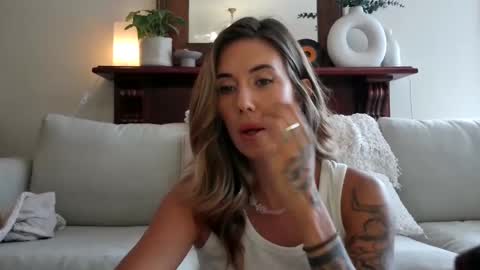 Snapshot of taylorslittlekingdom chatting on 01-28-25, 01:08 Taylor online show from 01-28-25, 01:08