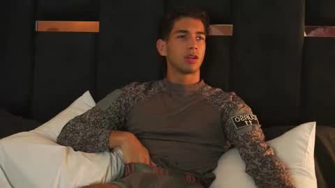 Snapshot of taylorsmiths_ chatting on 12-14-25, 04:40 taylorsmiths_ online show from 12-14-25, 04:40