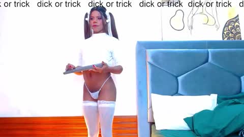 Snapshot of tayra1 chatting on 10-29-25, 06:26 Tayra... online show from 10-29-25, 06:26