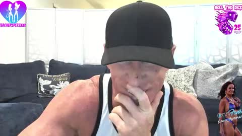 Snapshot of teacherspetsxxx chatting on 12-19-25, 01:12 THE TEACHERS PETS online show from 12-19-25, 01:12