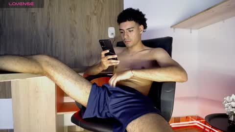 Snapshot of teamporn_18 chatting on 12-27-24, 06:53 Danger online show from 12-27-24, 06:53