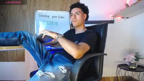 Snapshot of teamporn_18 chatting on 01-18-25, 11:33 Danger online show from 01-18-25, 11:33