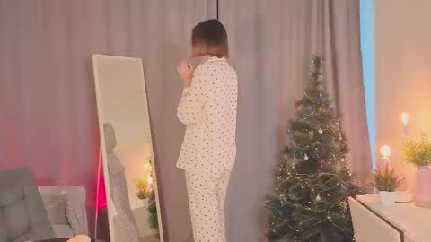 Snapshot of tecna_tonic chatting on 12-16-25, 06:07 all me precious online show from 12-16-25, 06:07