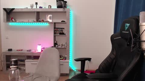 Teddy online show from 12-15-24, 06:37